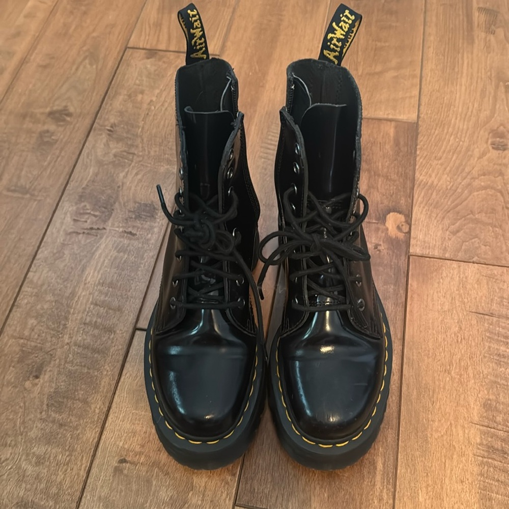 Lightly worn doc martens - size 6 (they run big)
